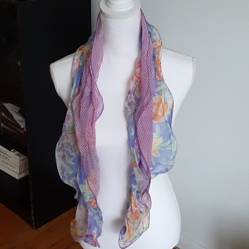 Frilly scarf